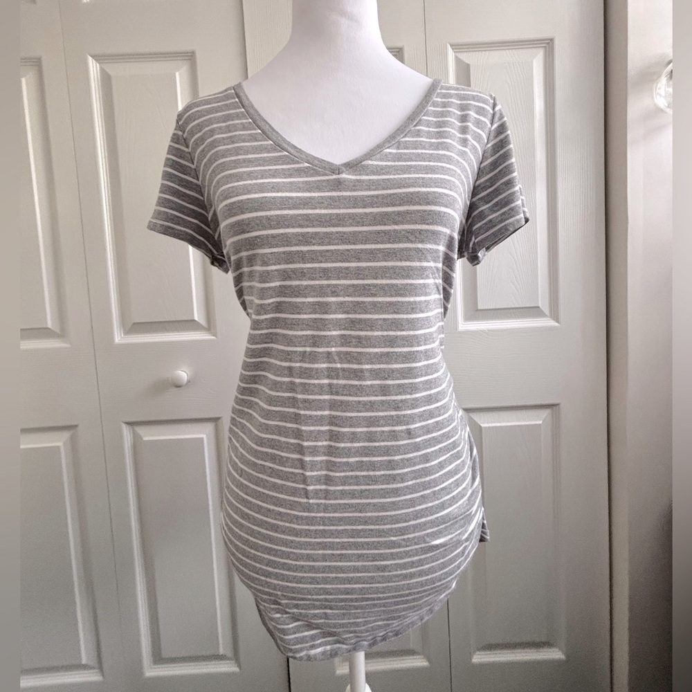 Motherhood Maternity V-Neck Top - Picture 9 of 10
